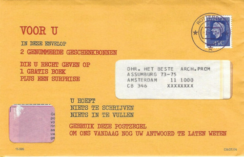 Complete copy translation: &ldquo;For YOU in this envelope are two numbered gift coupons that entitle you to one free book plus a surprise gift. No need to write anything. No need to complete anything. Use this stamp to let us know your reply today.&rdquo;